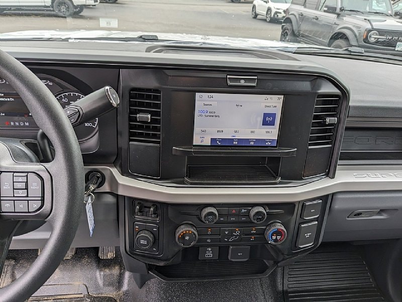 2025 Ford F-550 Super Duty Chassis Cab XL - Photo 24
