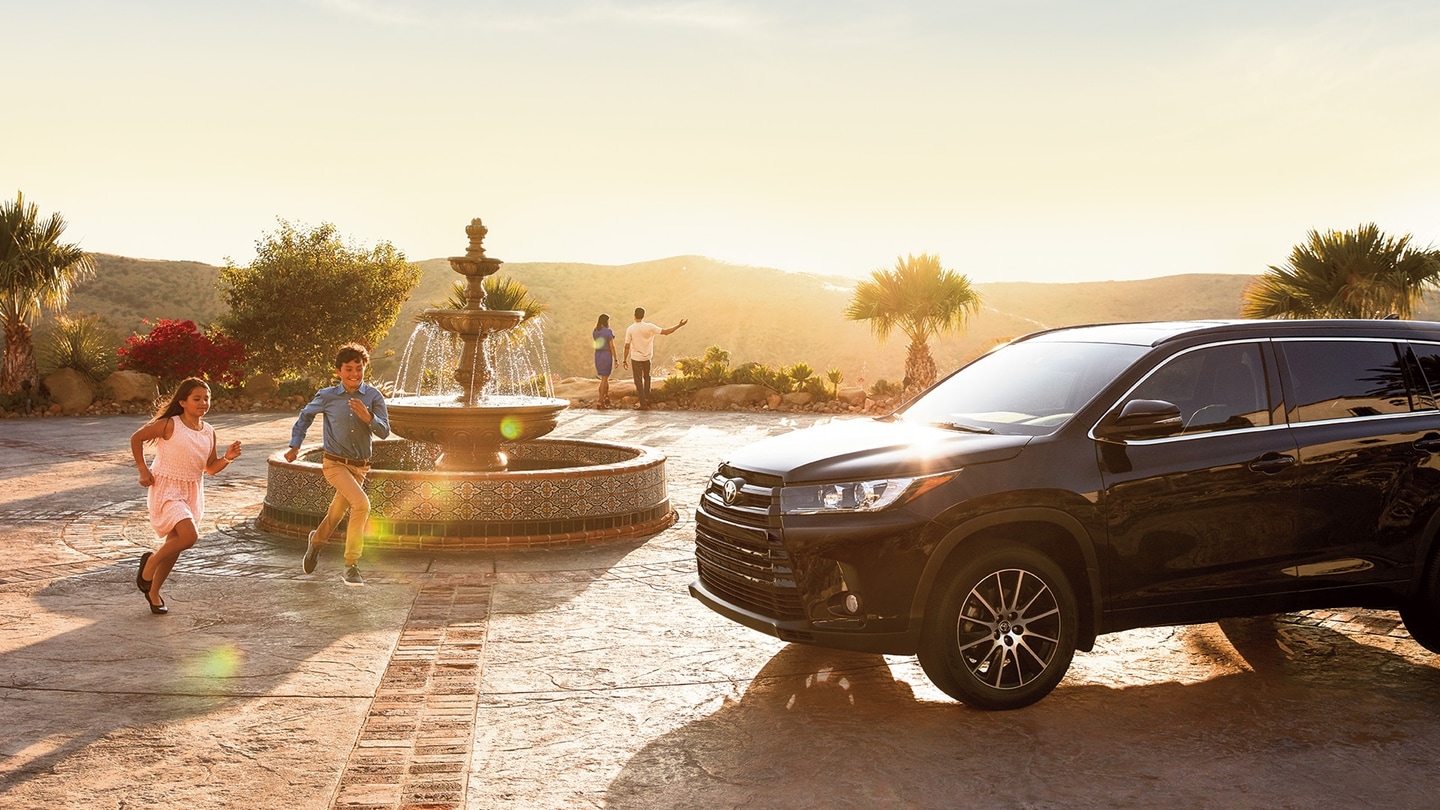 2017 Toyota Highlander.jpg