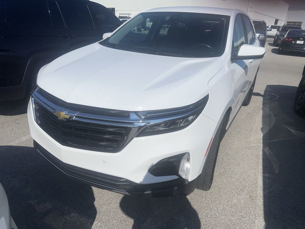 2022 Chevrolet Equinox LT photo 2