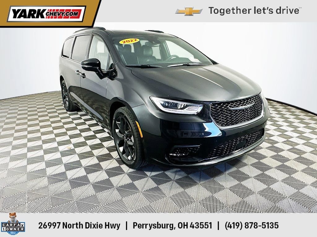 2022 Chrysler Pacifica Limited's photo