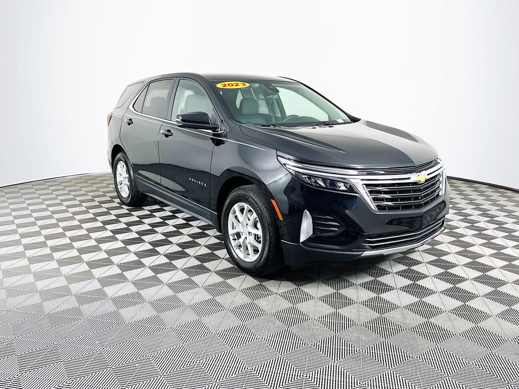 2023 Chevrolet Equinox LT photo 2