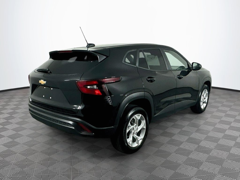 2024 Chevrolet Trax LS - Photo 11