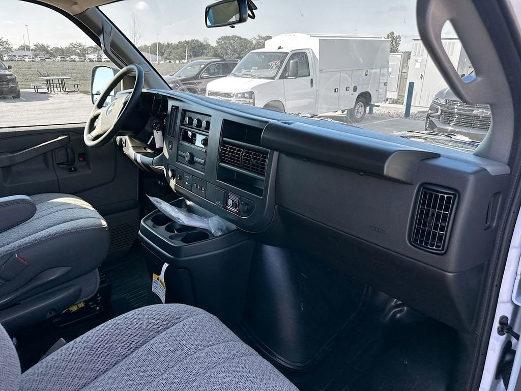 2025 Chevrolet Express Cargo Work Van - Photo 30