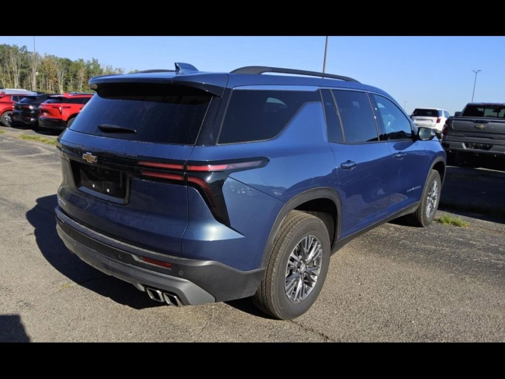2025 Chevrolet Traverse photo 3