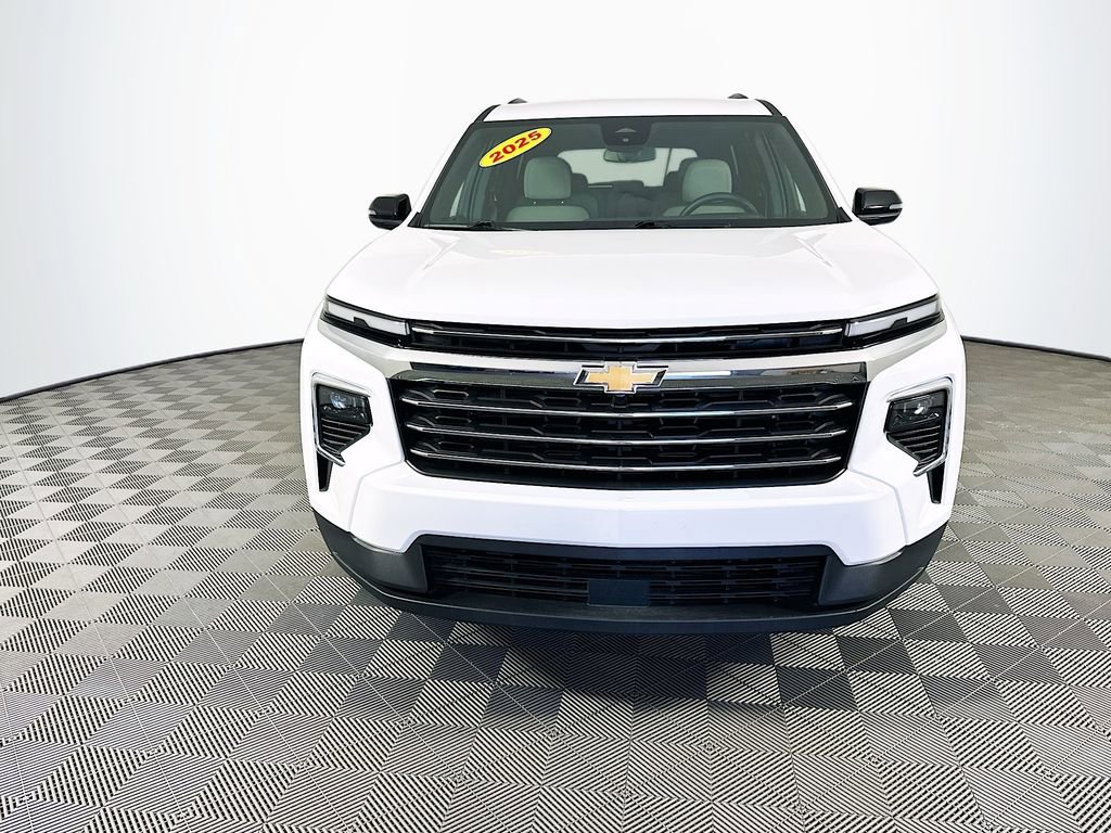 2025 Chevrolet Traverse photo 3
