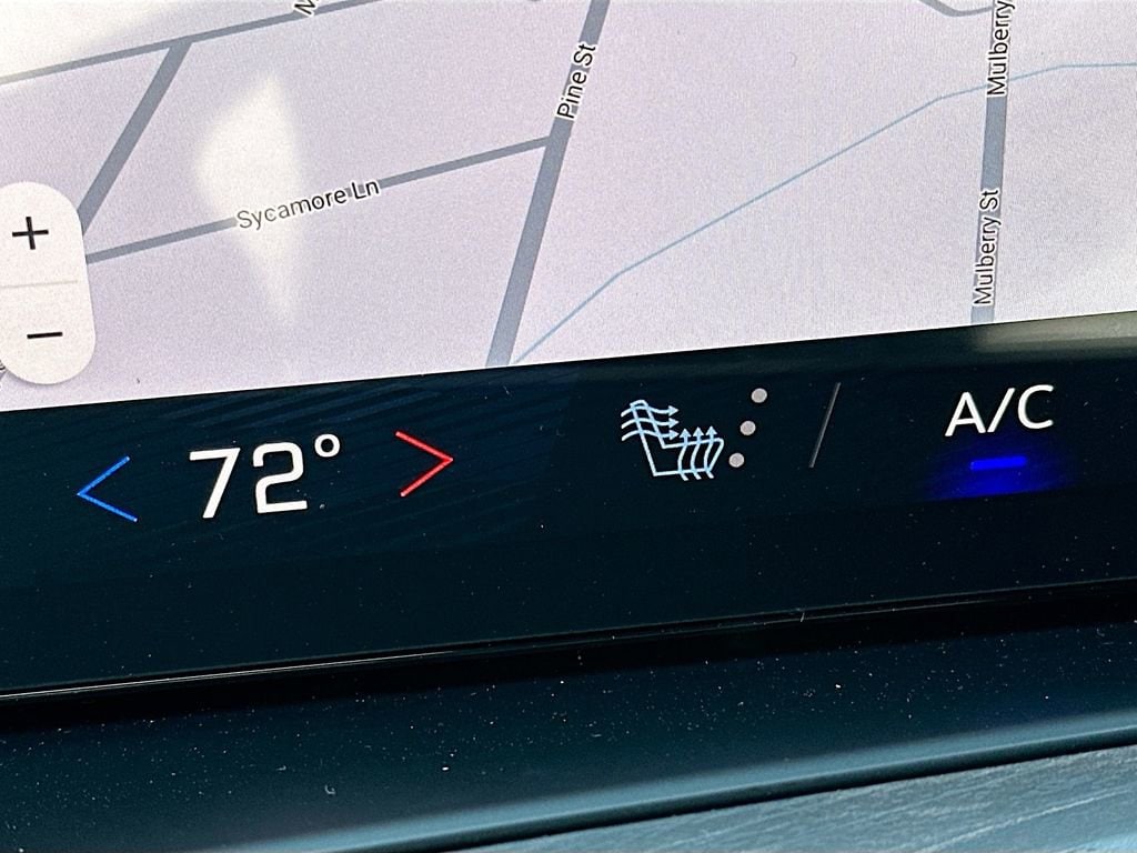 2026 Chevrolet Suburban LT - Photo 27