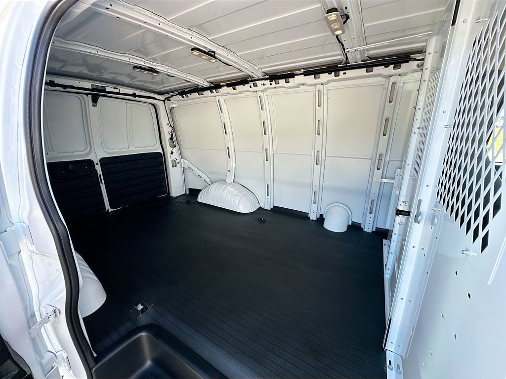 2025 Chevrolet Express Cargo Work Van - Photo 28