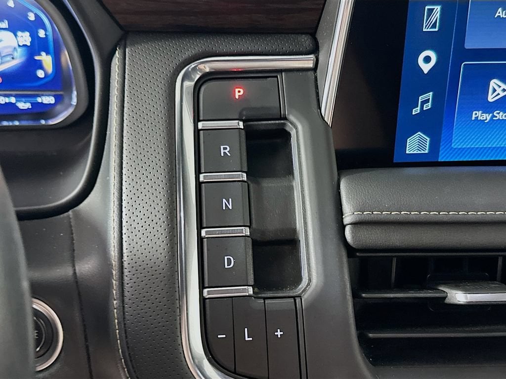 2023 Chevrolet Suburban Premier - Photo 23
