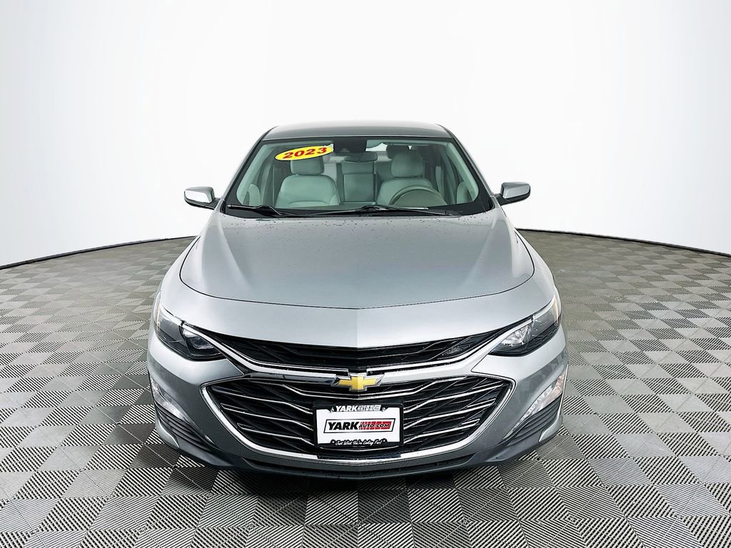 2023 Chevrolet Malibu 1LT photo 2