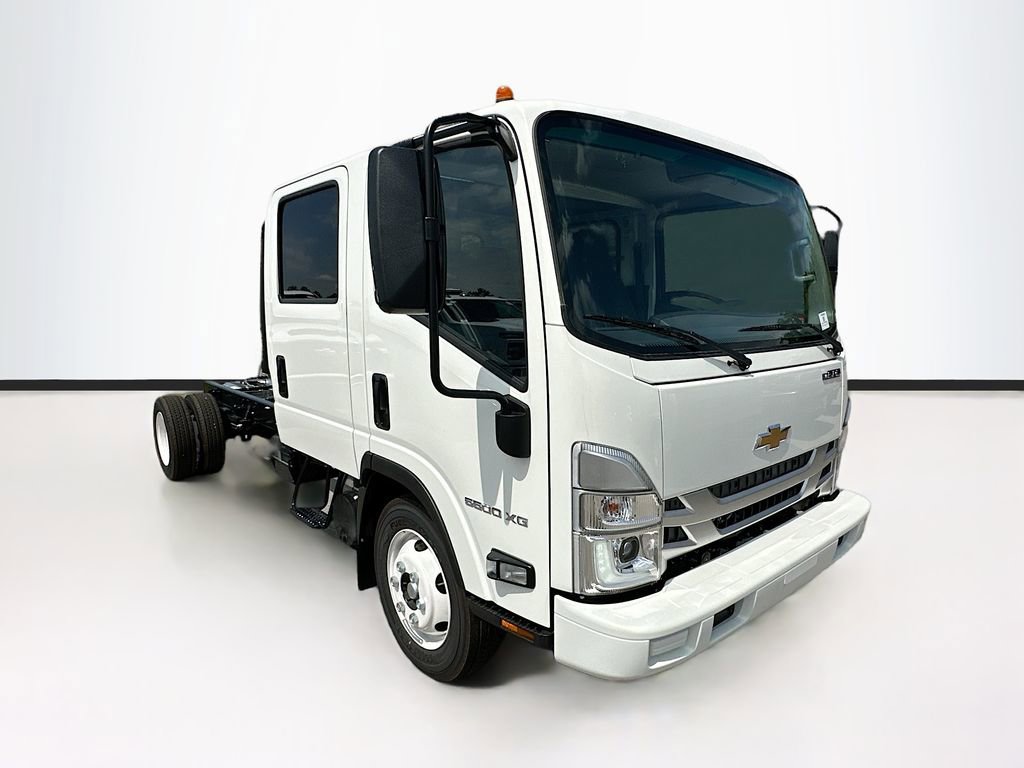 2025 Chevrolet Silverado photo 2