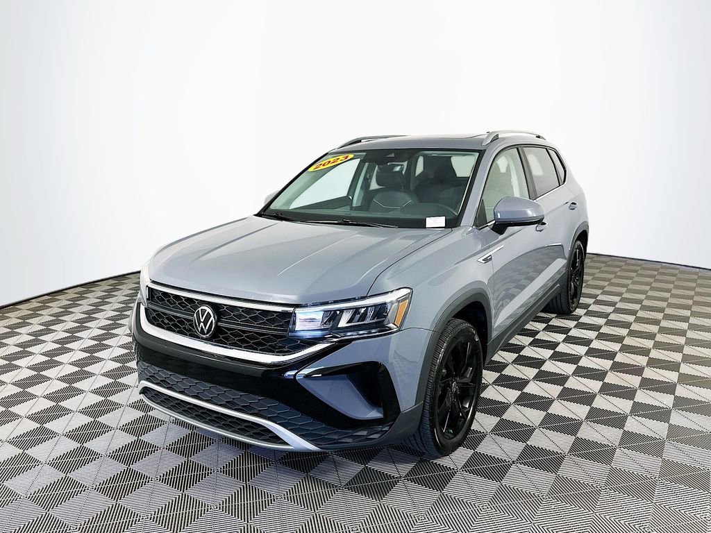 2023 Volkswagen Taos SE photo 3