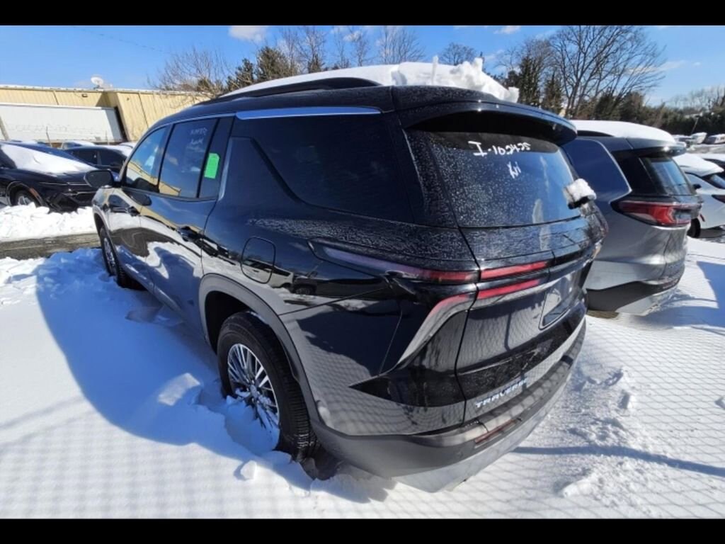 Used 2025 Chevrolet Traverse LT SUV