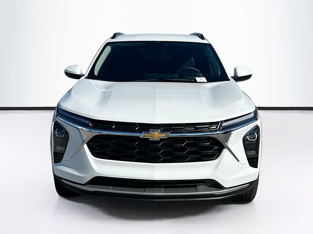2025 Chevrolet Trax LT photo 3