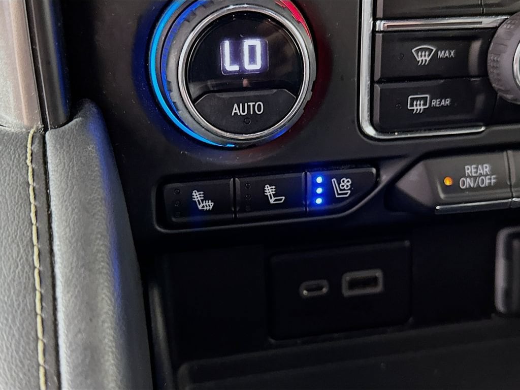 2023 Chevrolet Suburban Premier - Photo 28