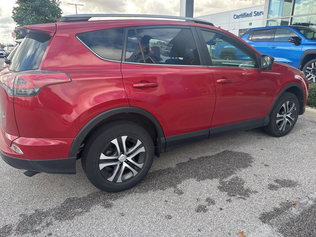 2017 Toyota RAV4 LE photo 2