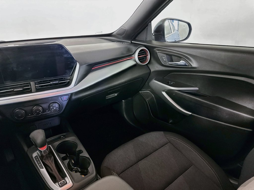 2024 Chevrolet Trax RS - Photo 31