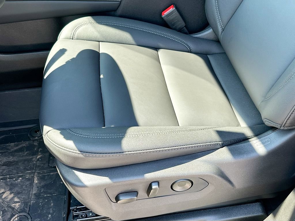 2026 Chevrolet Suburban LT - Photo 26