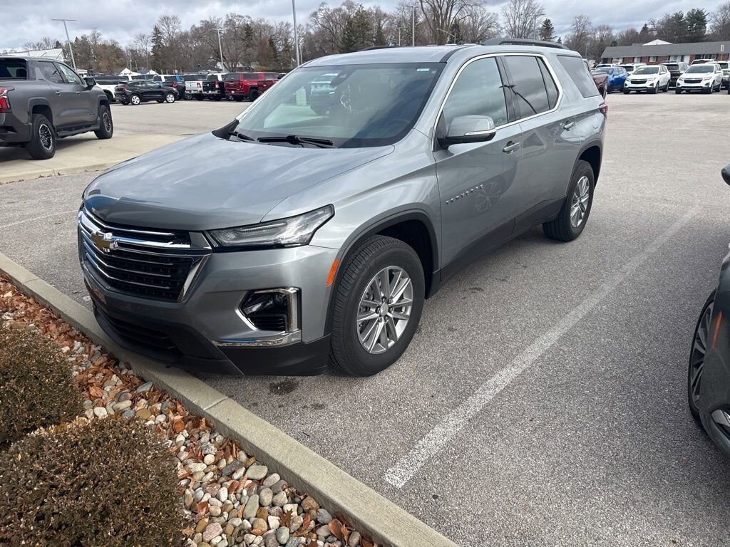 Used 2023 Chevrolet Traverse LT Cloth SUV