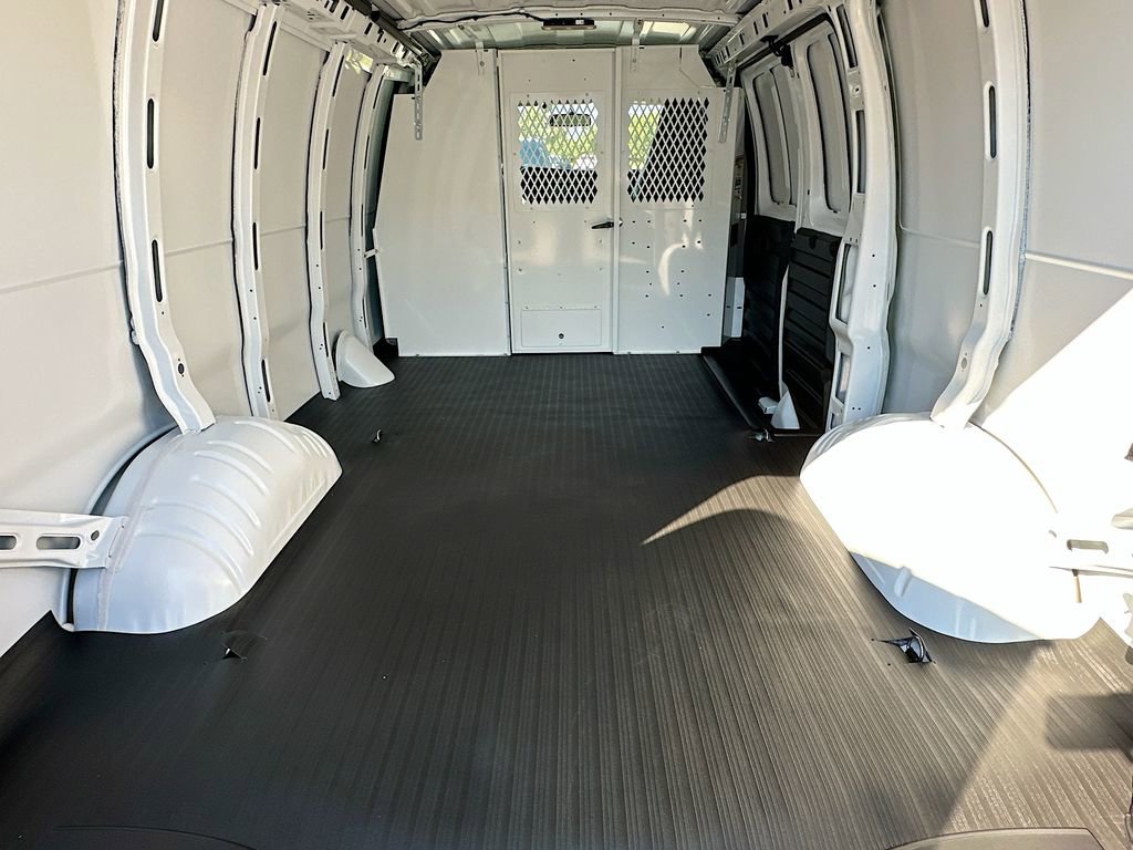 2025 Chevrolet Express Cargo Work Van - Photo 27