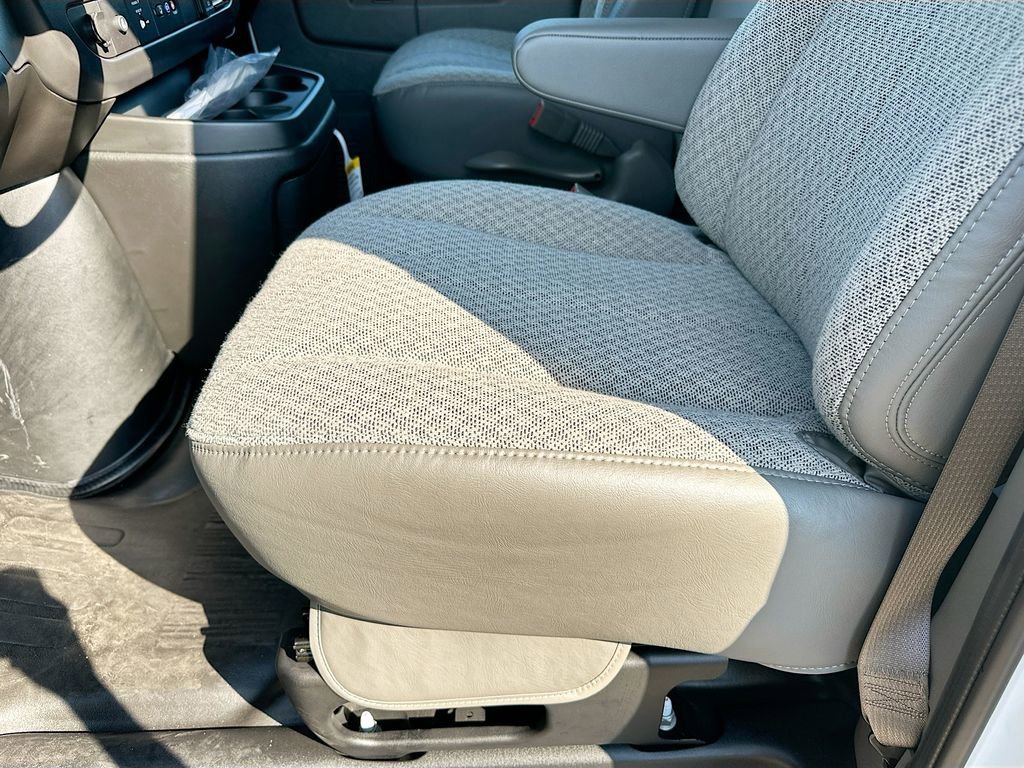2025 Chevrolet Express Cargo Work Van - Photo 33