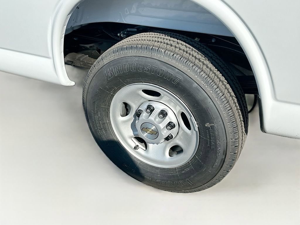 2025 Chevrolet Express Cargo Work Van - Photo 32