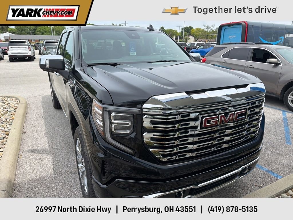 2025 GMC Sierra 4WD Crew Cab Short Box Denali's photo