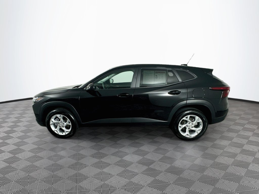 2024 Chevrolet Trax LS - Photo 6