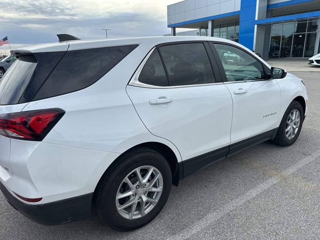 2022 Chevrolet Equinox LT photo 2