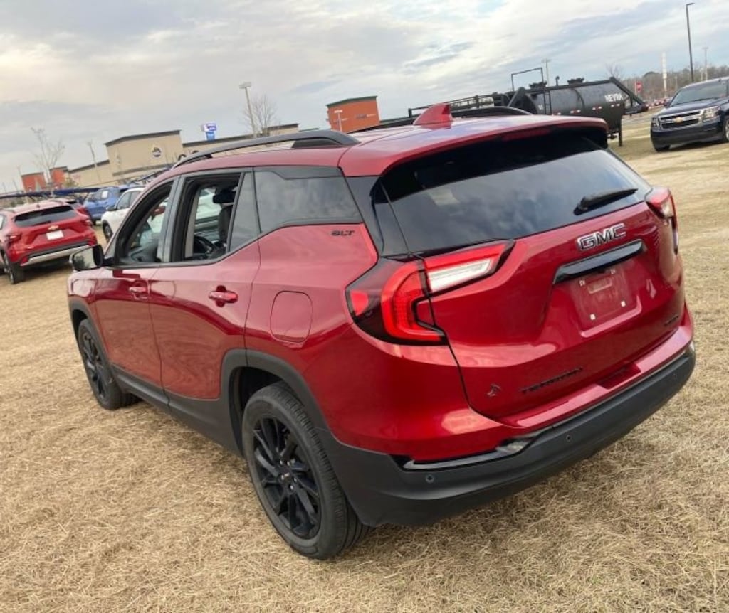 Used 2024 GMC Terrain SLT SUV