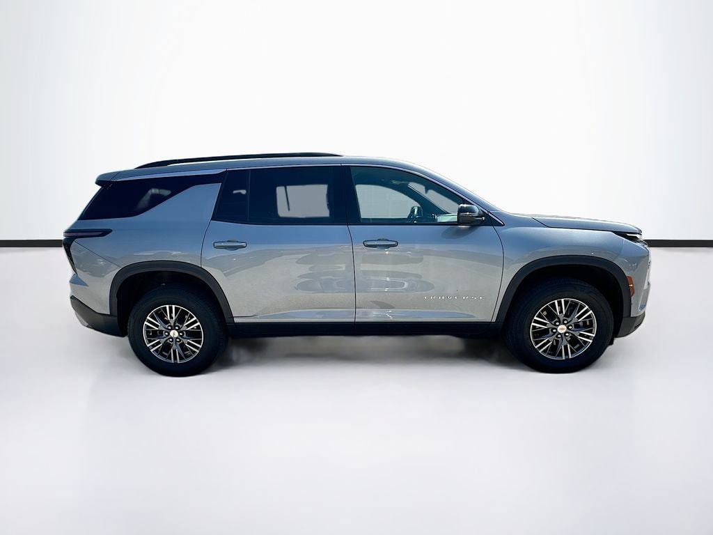 2025 Chevrolet Traverse LT - Photo 11