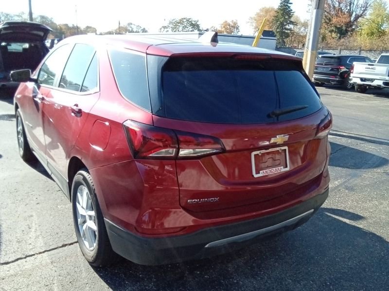 2024 Chevrolet Equinox LT photo 2