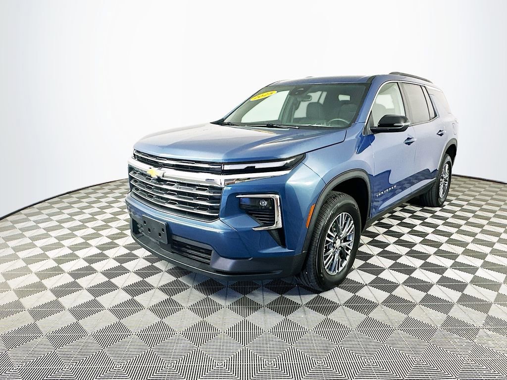 2025 Chevrolet Traverse photo 3