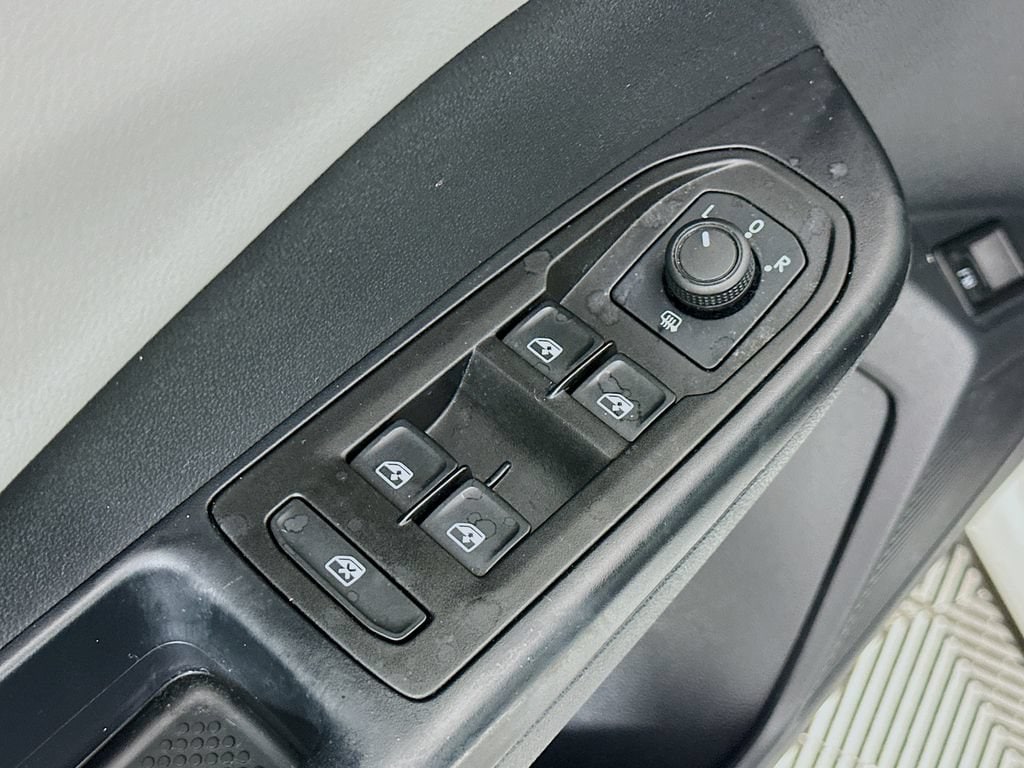 2023 Volkswagen Taos SE - Photo 24
