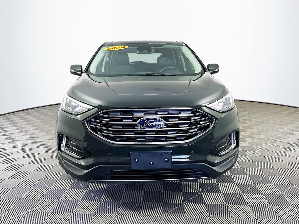 2024 Ford Edge Titanium photo 3