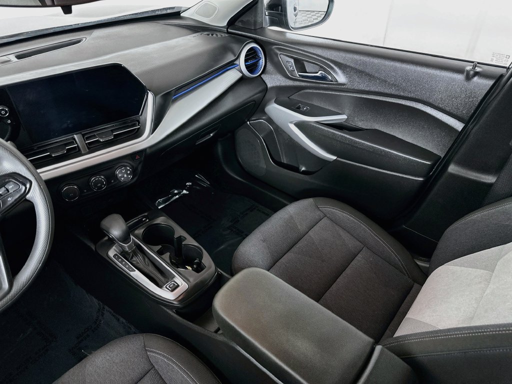 2024 Chevrolet Trax LS - Photo 30
