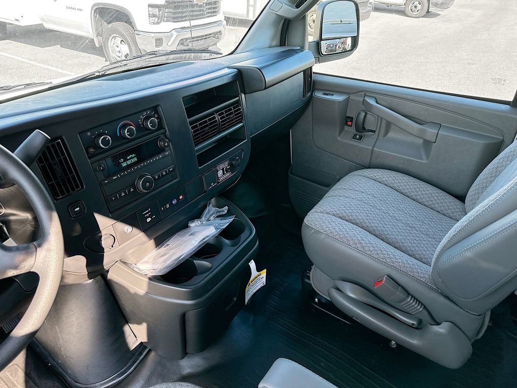 2025 Chevrolet Express Cargo Work Van - Photo 26