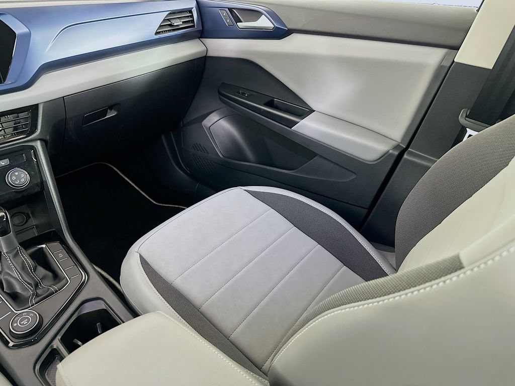2023 Volkswagen Taos SE - Photo 31