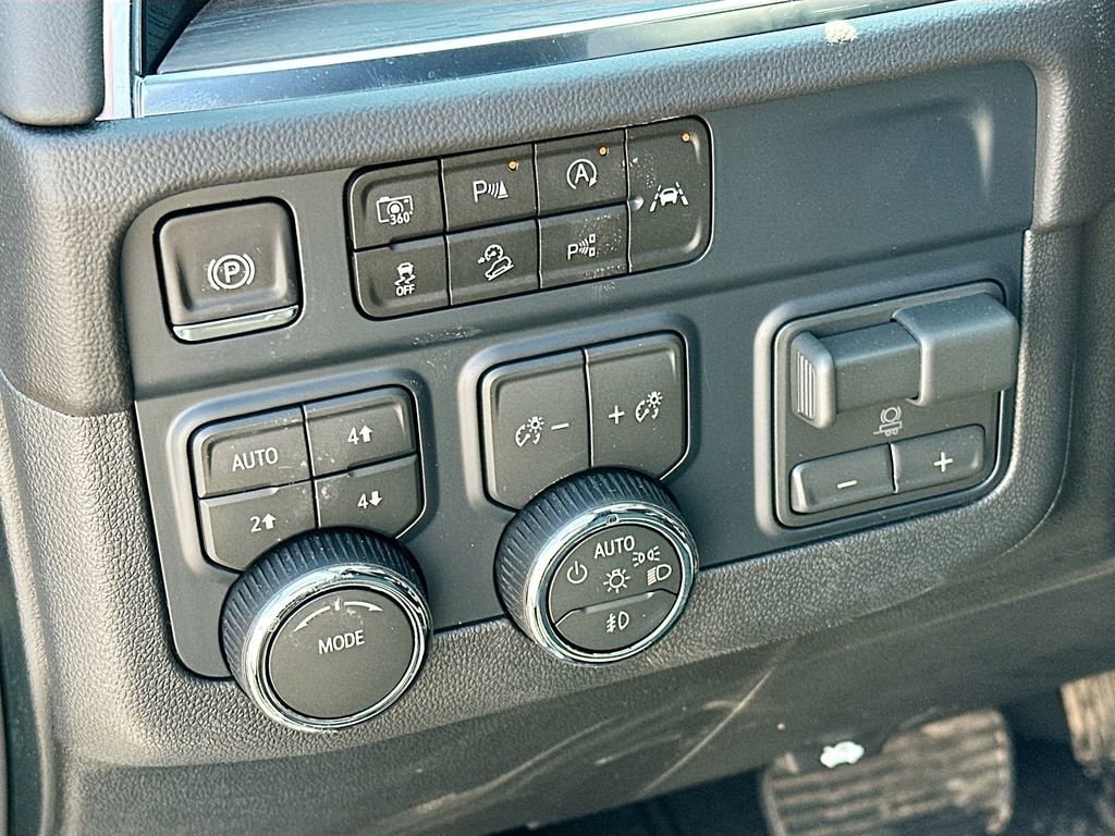 2026 Chevrolet Suburban LT - Photo 14