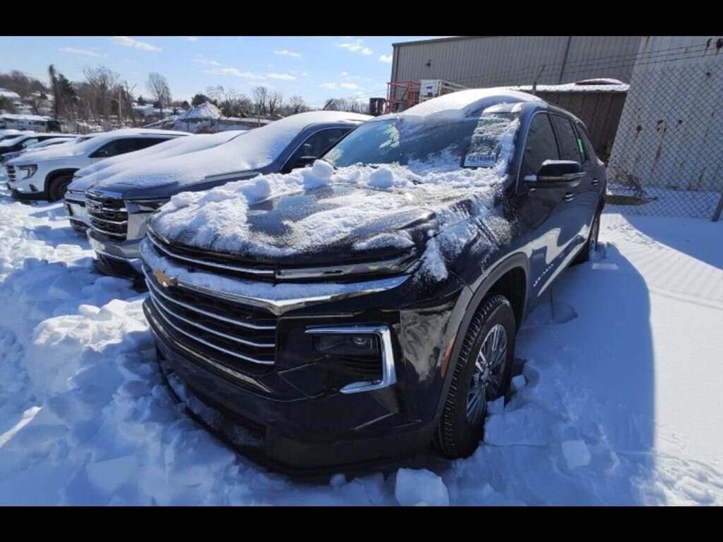Used 2025 Chevrolet Traverse LT SUV