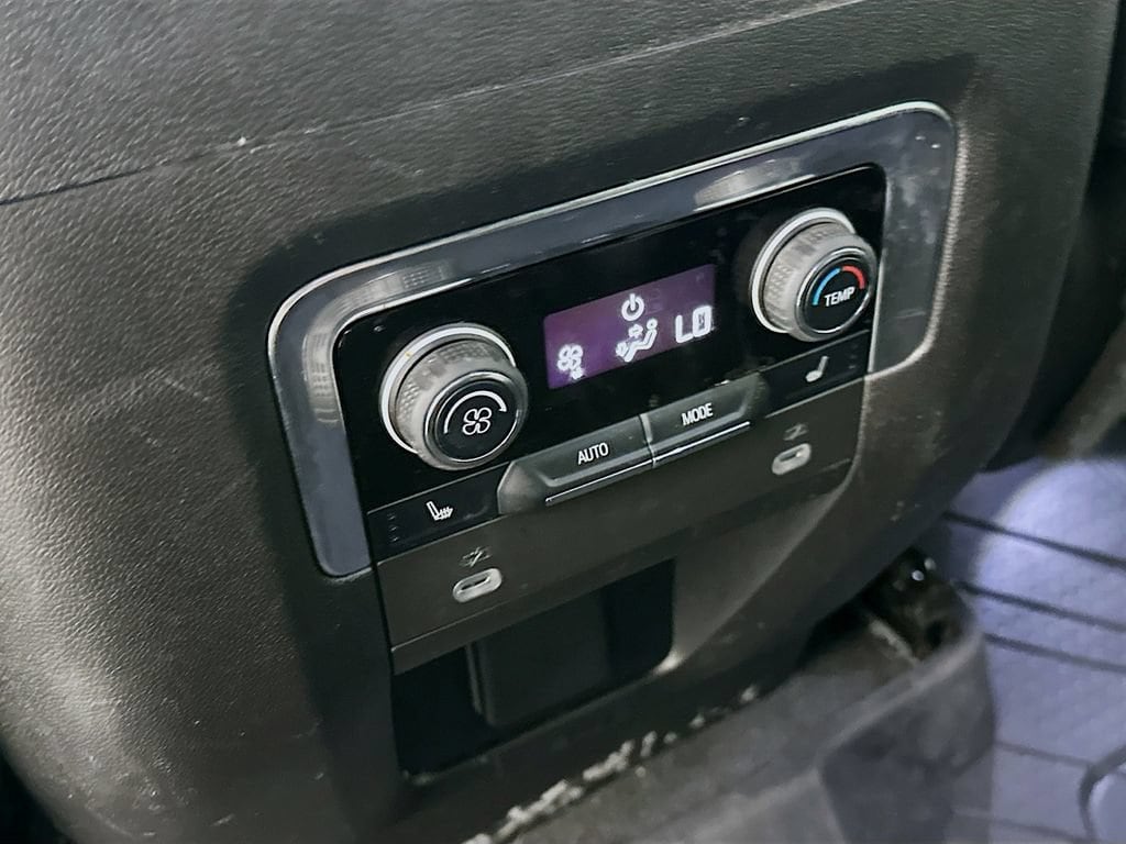 2023 Chevrolet Suburban Premier - Photo 34