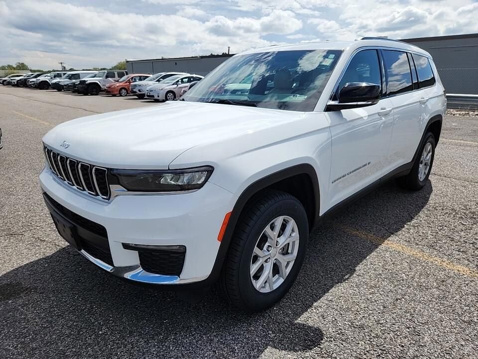 2023 Jeep Grand Cherokee Limited photo 2