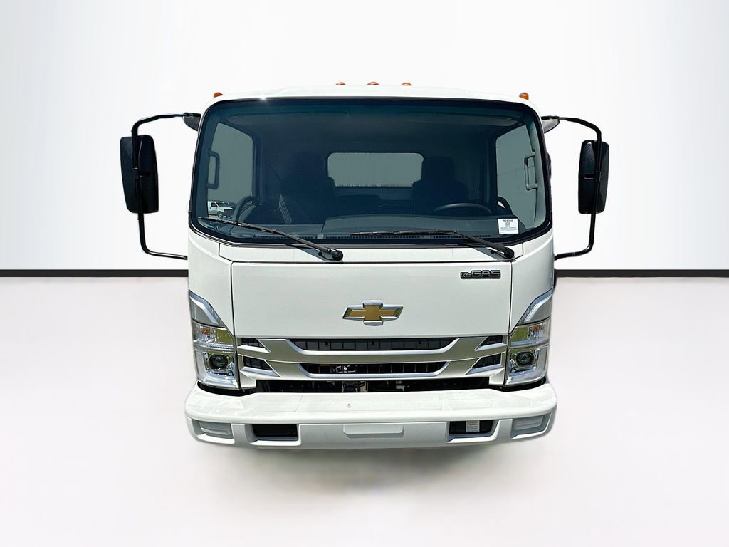 2024 Chevrolet Silverado 4500HD Base photo 2