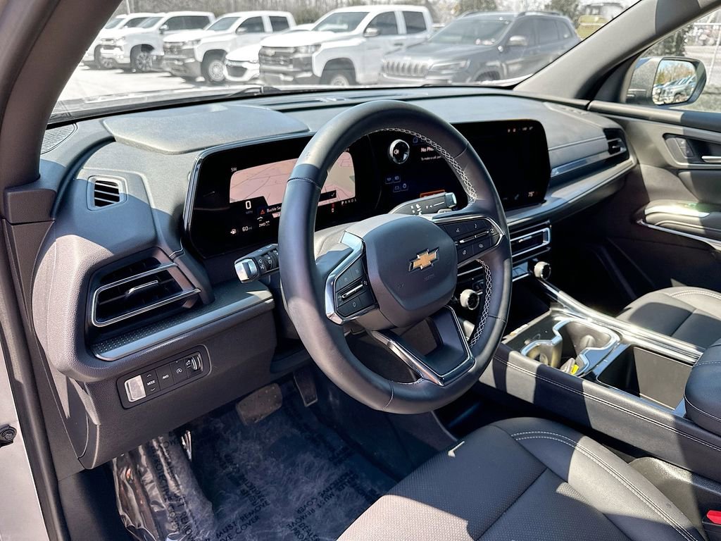 2025 Chevrolet Traverse LT - Photo 14