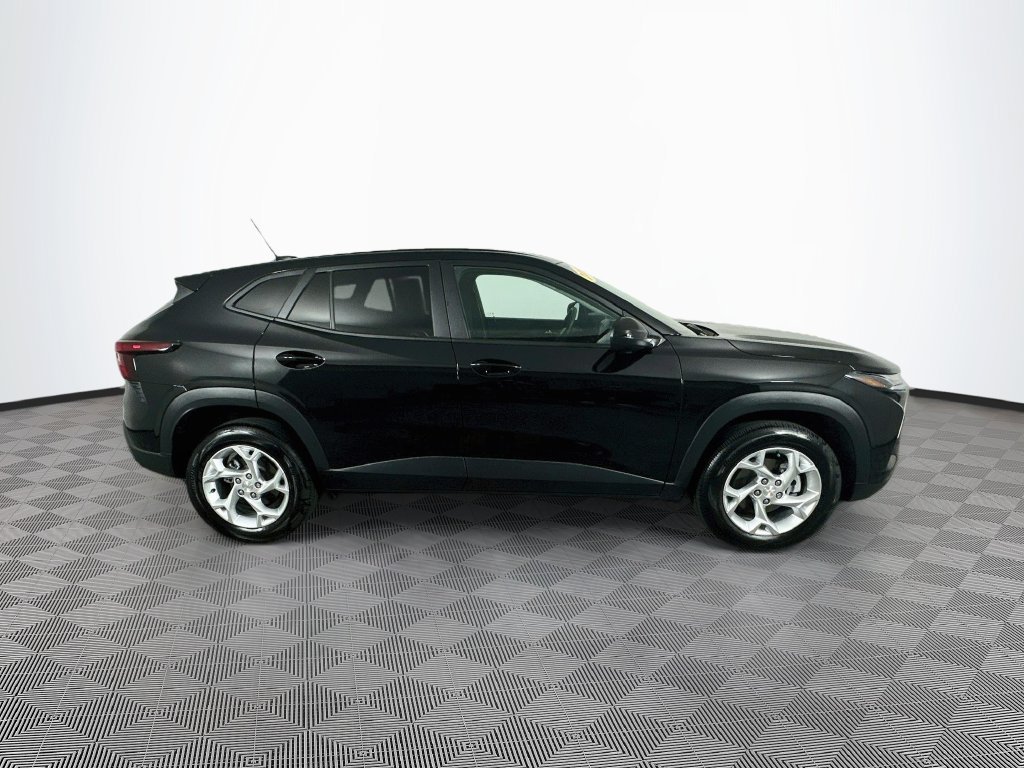 2024 Chevrolet Trax LS - Photo 12