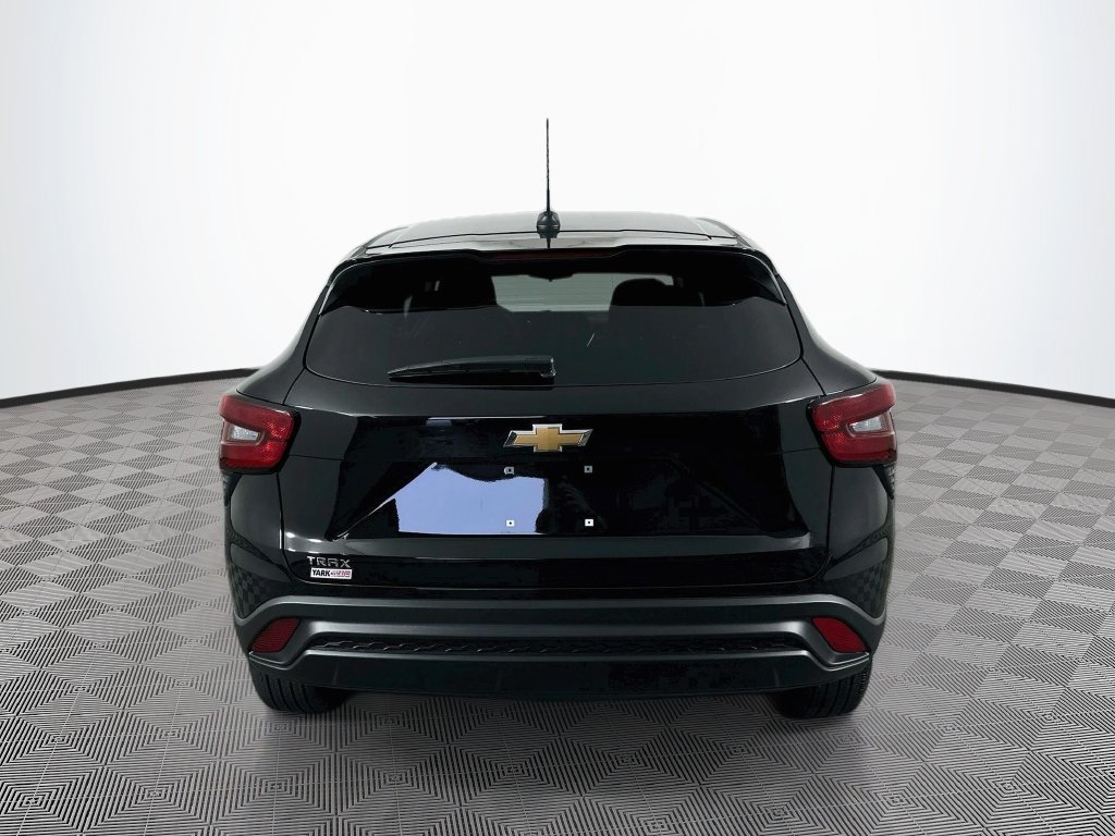 2024 Chevrolet Trax LS - Photo 10