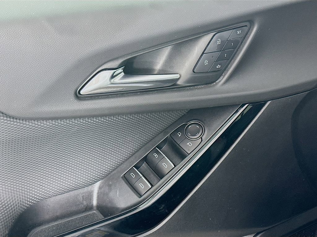2025 Chevrolet Equinox RS - Photo 25