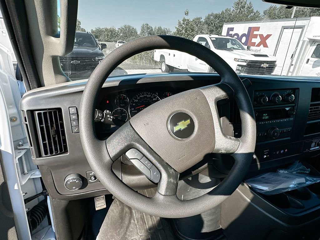 2025 Chevrolet Express Cargo Work Van - Photo 15