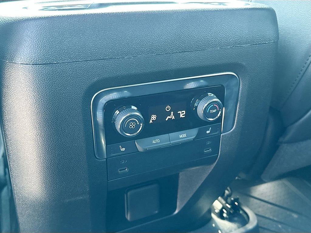 2026 Chevrolet Suburban LT - Photo 32