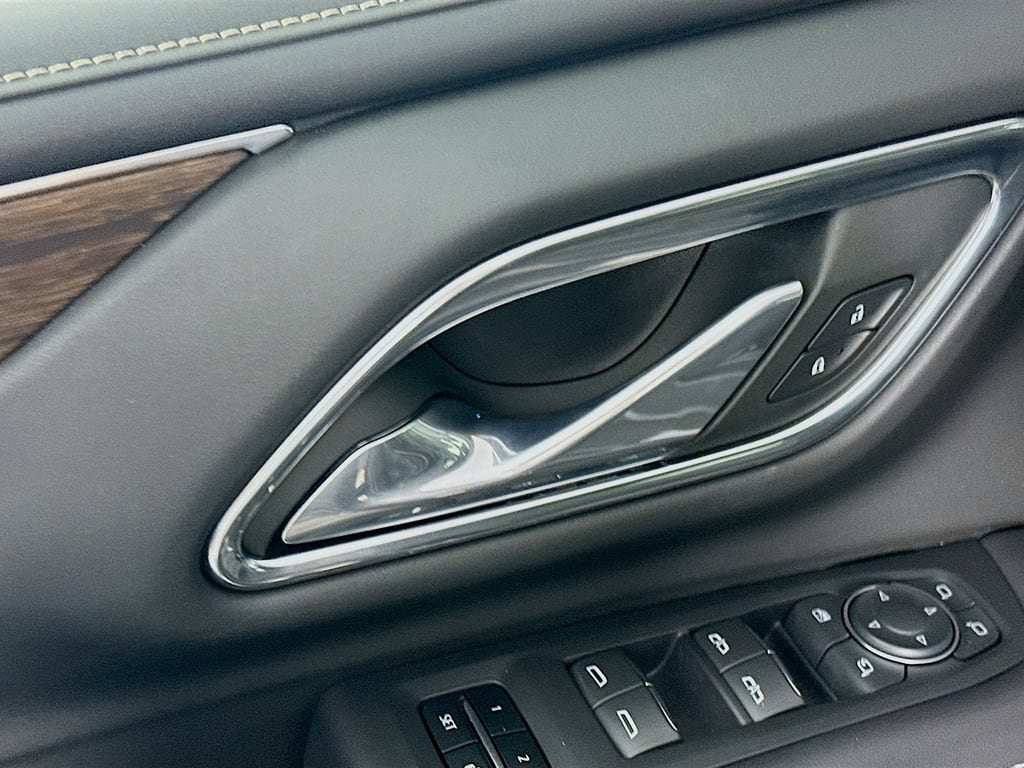 2023 Chevrolet Suburban Premier - Photo 24