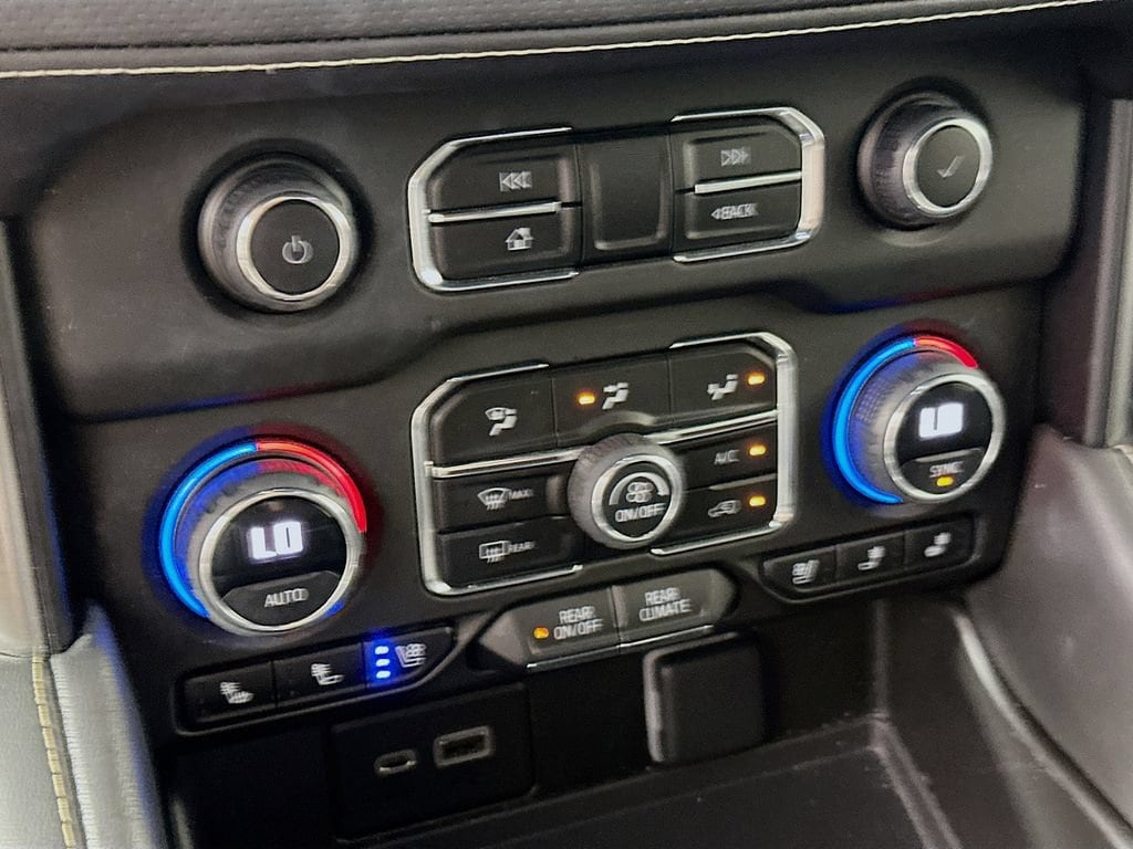 2023 Chevrolet Suburban Premier - Photo 22
